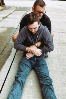 carrying-and-dragging-techniques-2-person-extremity-carry-002