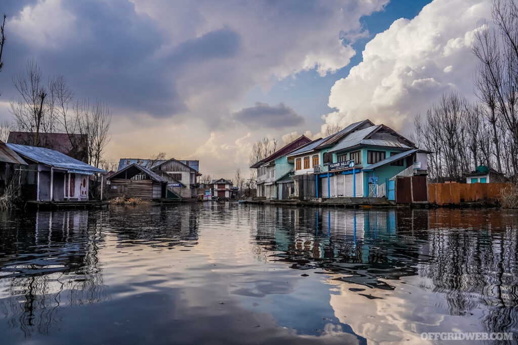 Photo of a flooded suburban community, taken by photographerSyed Qaarif Andrabi.